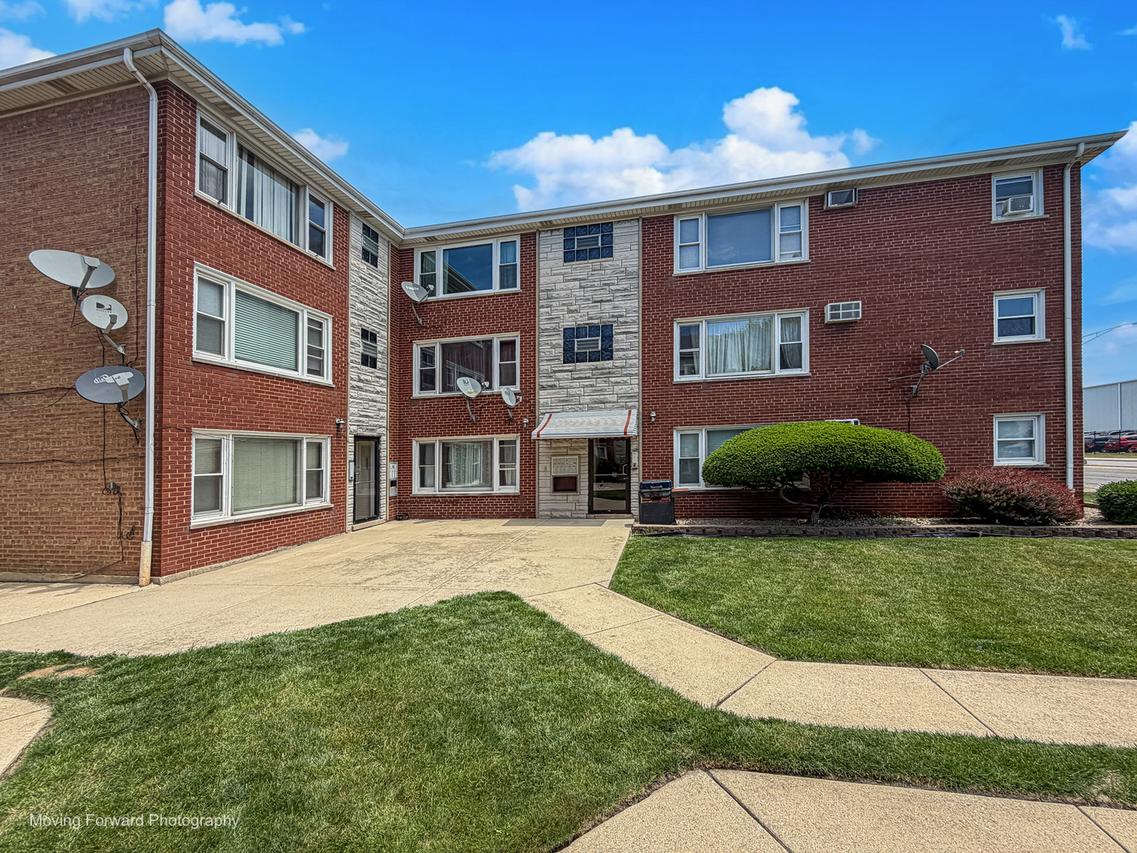 6940 W 65th St. #3B, Chicago, IL 60638