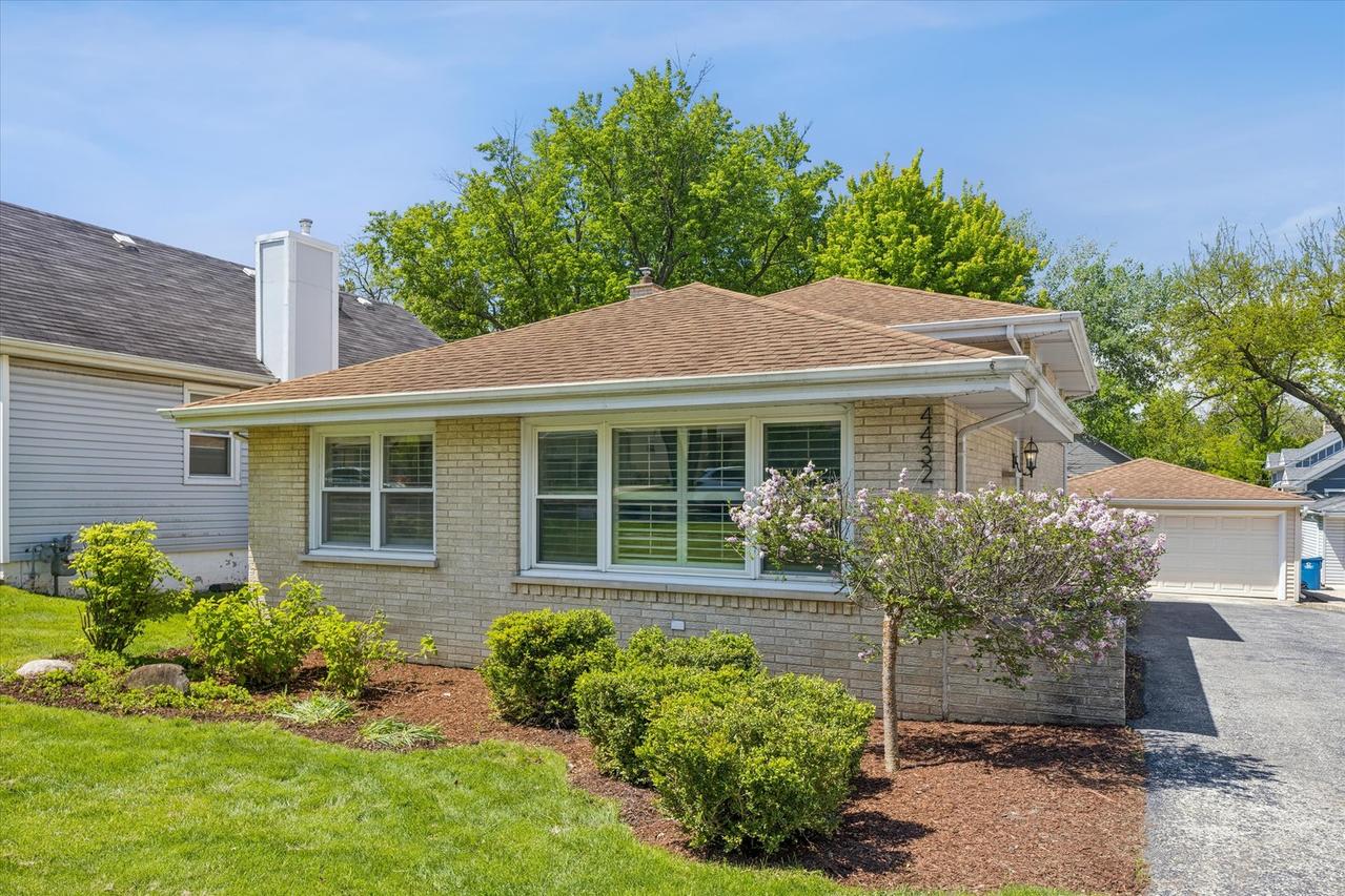 4432 Wilson Ave., Downers Grove, IL 60515
