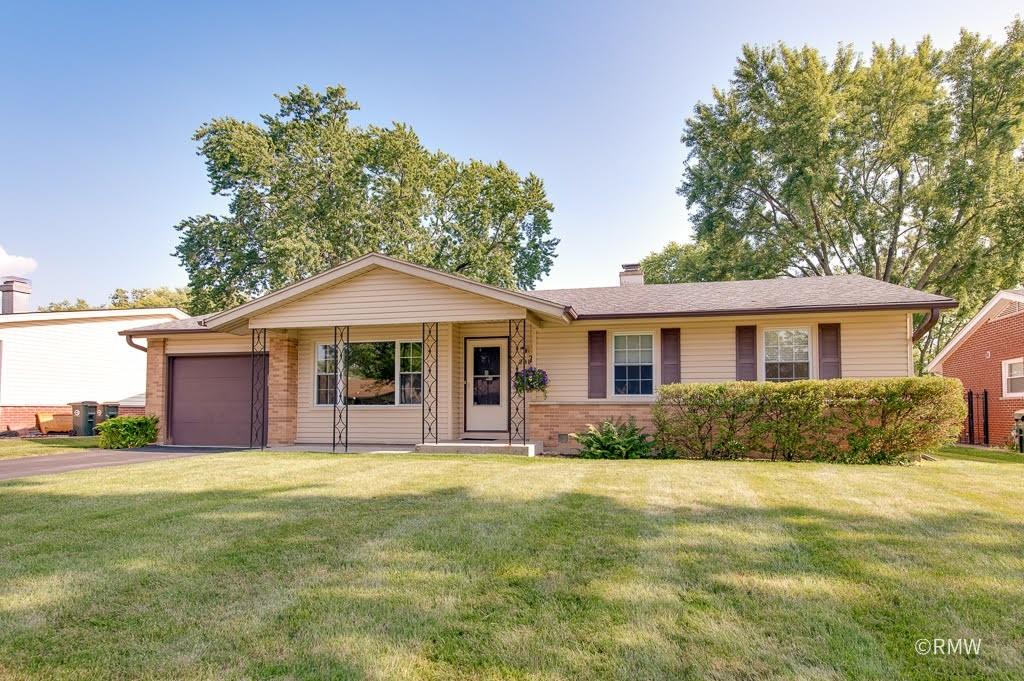 231 Clearmont Dr., Elk Grove Village, IL 60007
