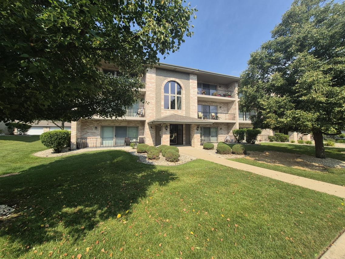 17806 Bernard Dr. #2B, Orland Park, IL 60467