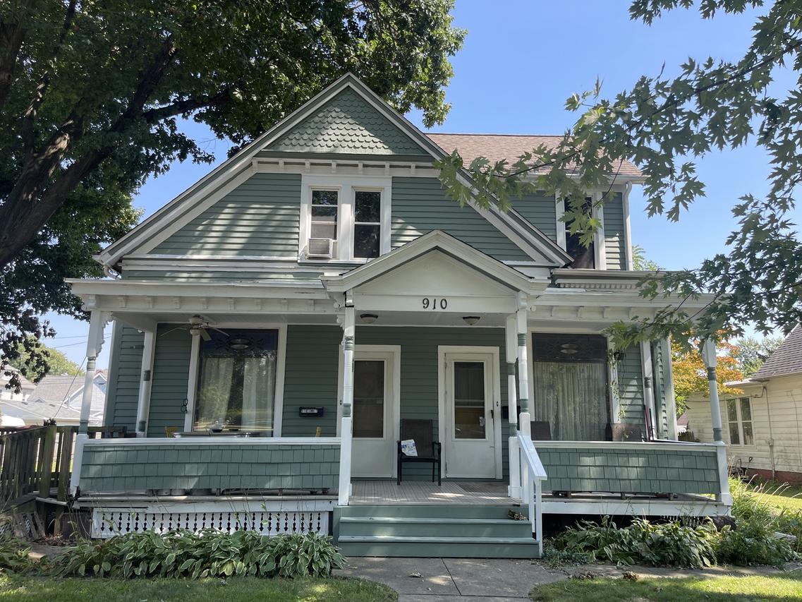 910 Summit St., Bloomington, IL 61701