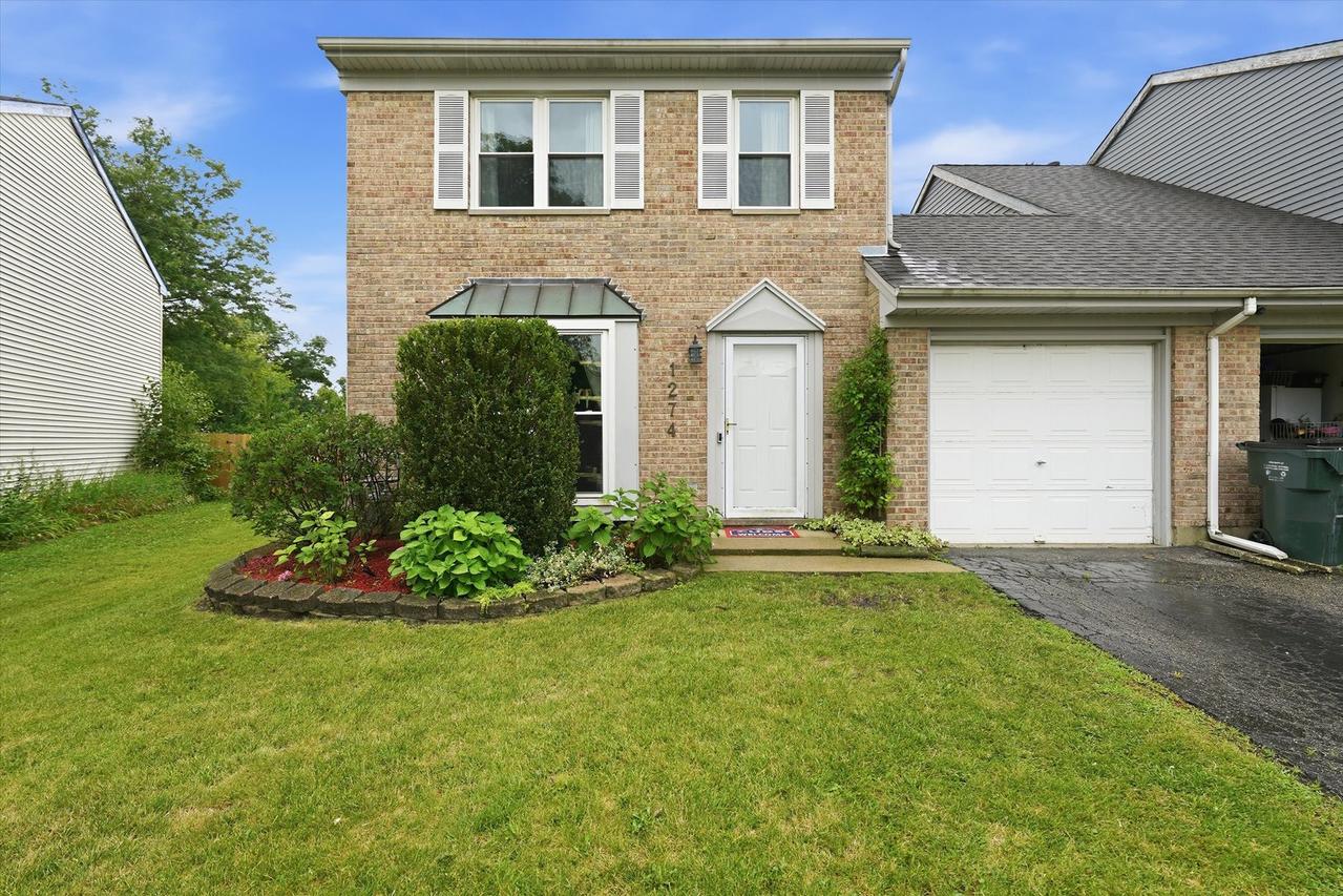 1274 Robin Dr., Carol Stream, IL 60188