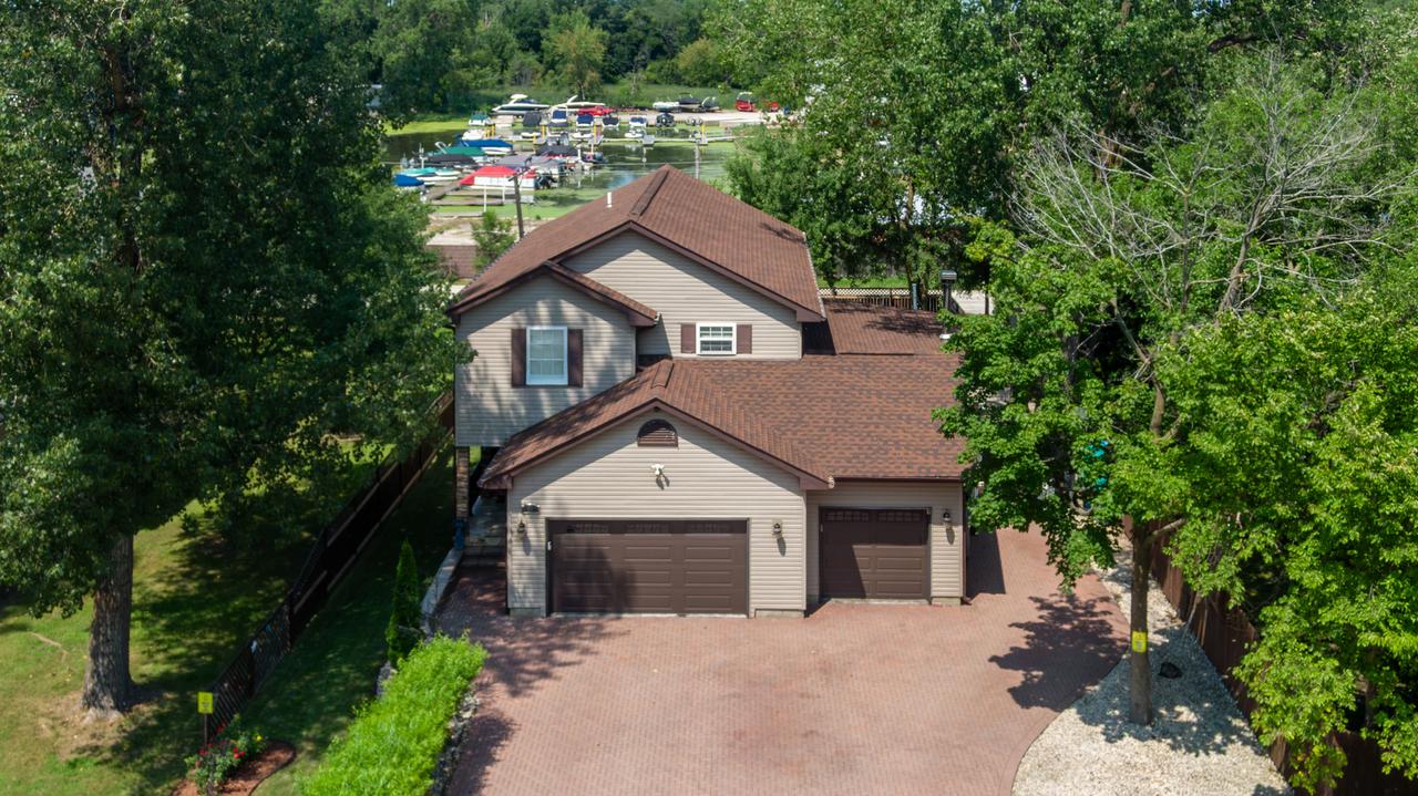 10 Matts Rd., Fox Lake, IL 60020