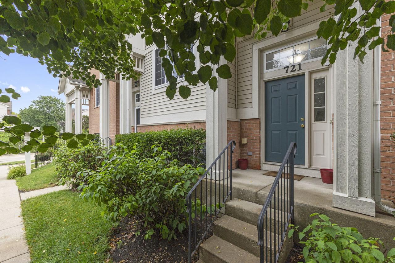 721 Hanbury Dr., Des Plaines, IL 60016