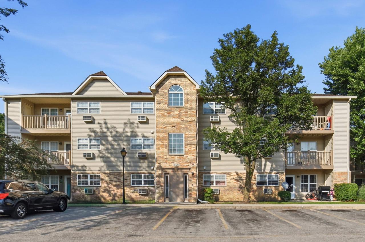 1524 W Sand Bar Ct. #1B, Round Lake, IL 60073