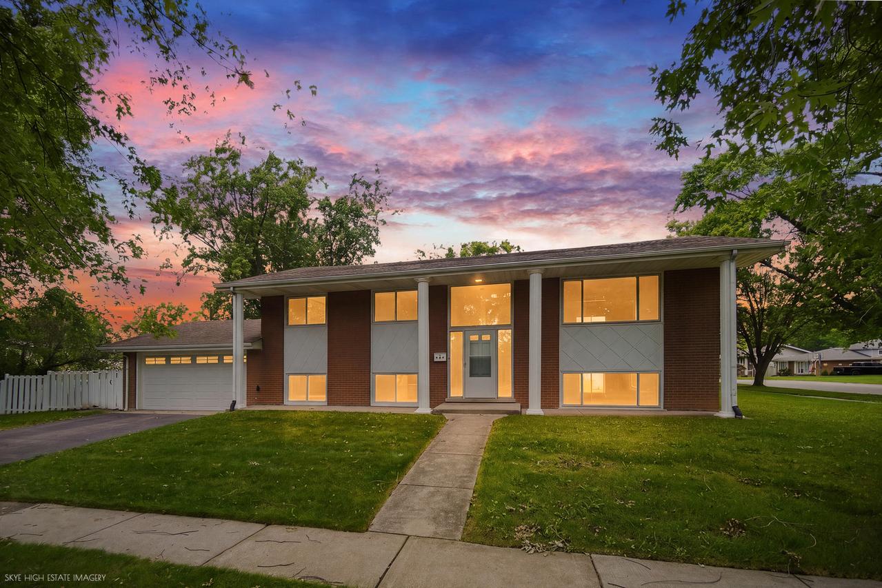 407 Keepataw Dr., Lemont, IL 60439