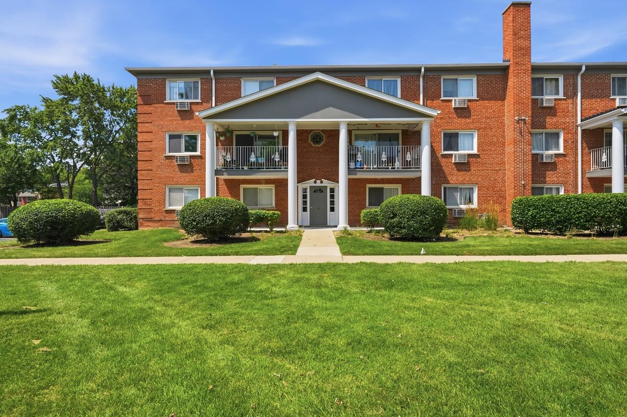 6 E Lillian Ave. #2B, Arlington Heights, IL 60004