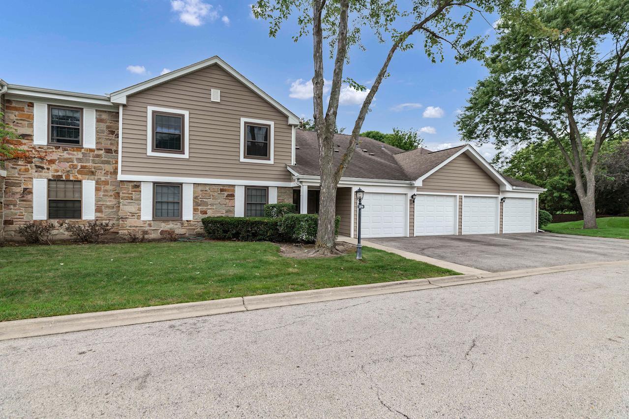 275 Kings Mill Ct. #C2, Schaumburg, IL 60193