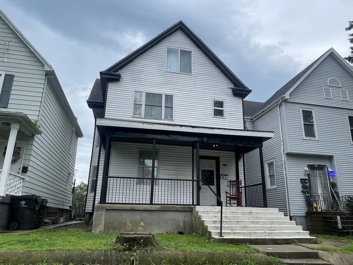 815 E Jefferson St., Bloomington, IL 61701