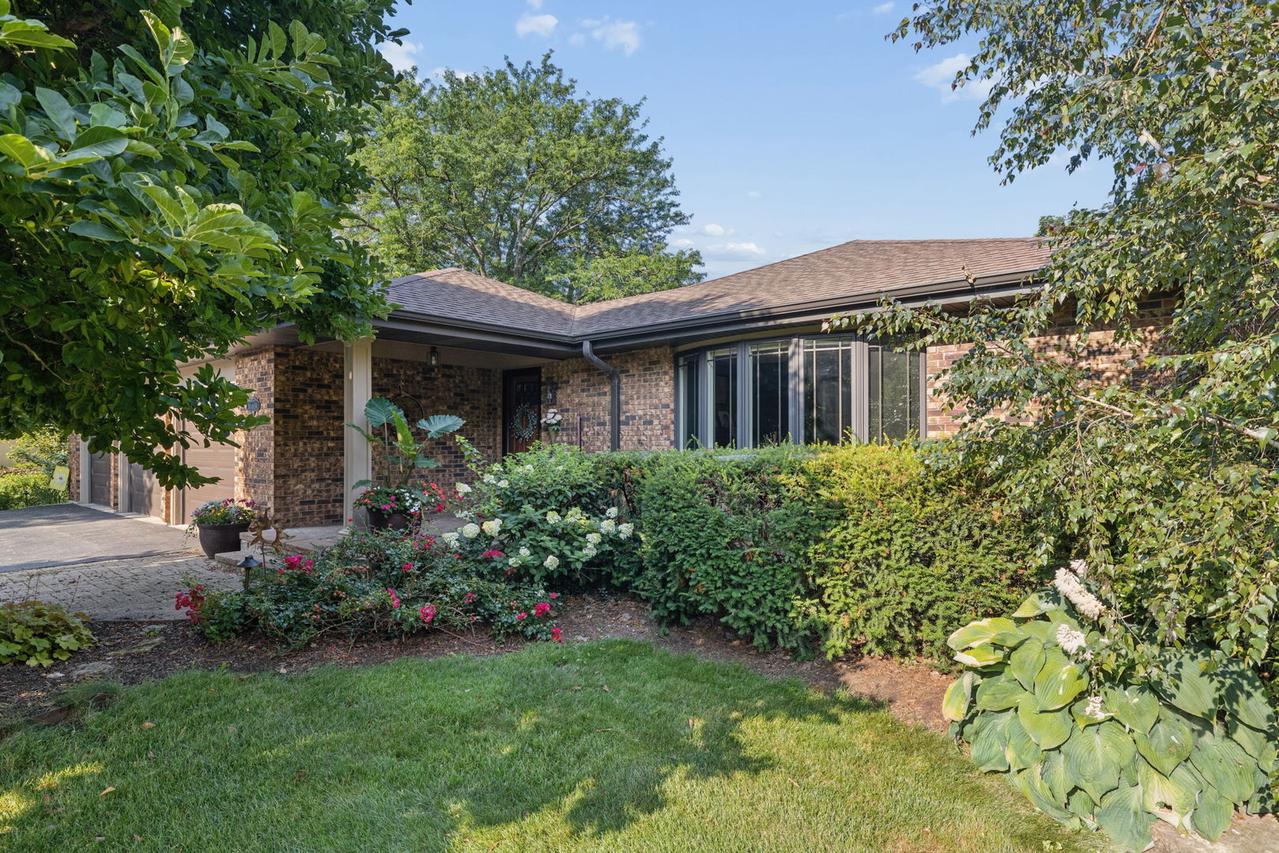 11S634 Mcgrath Ln., Naperville, IL 60564