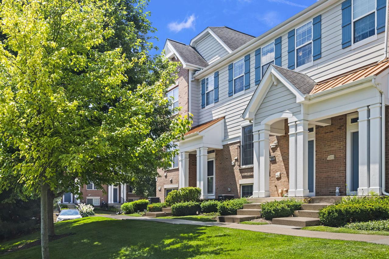 105 Arcadia Ln., Lake Zurich, IL 60047