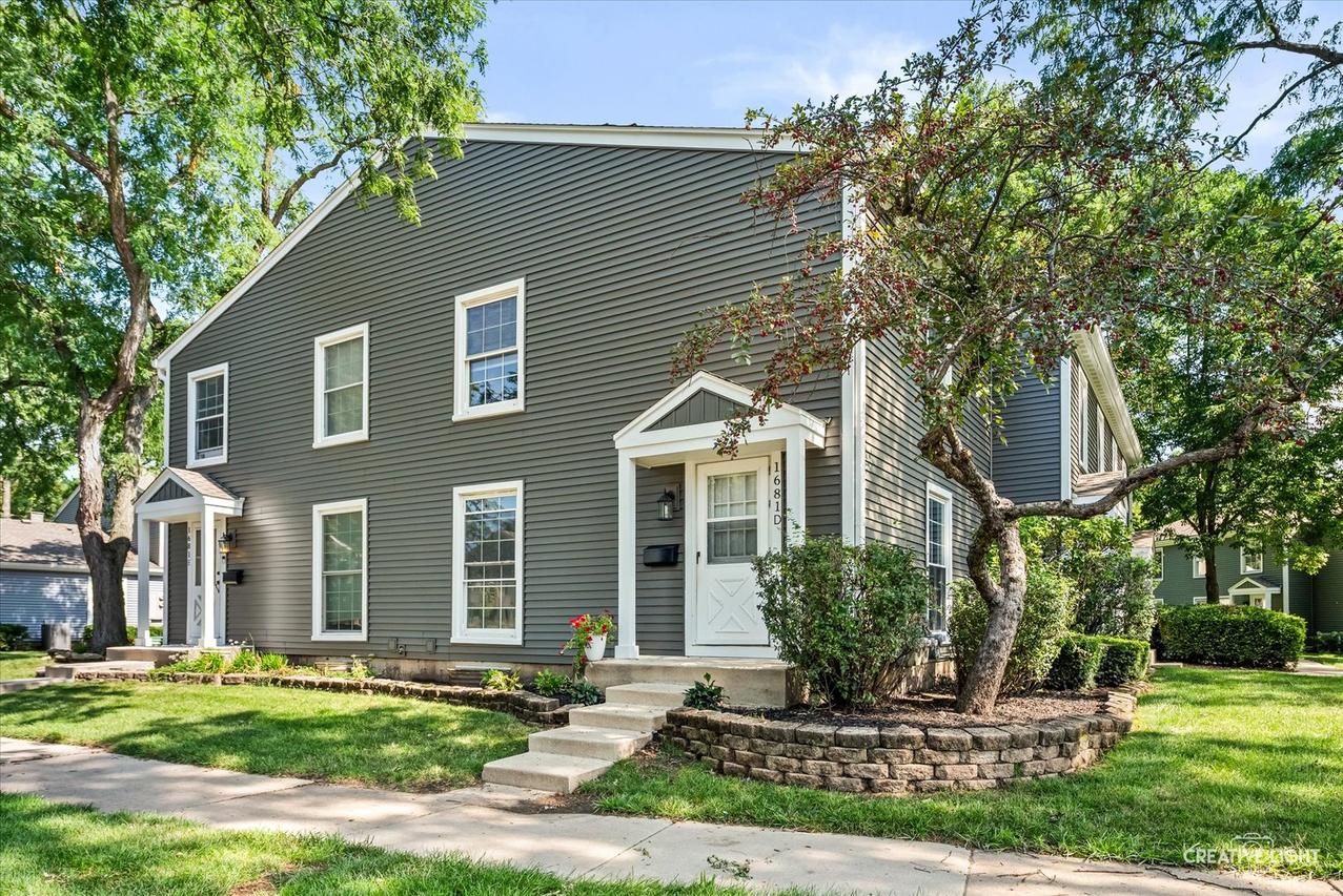1681 Ashburn Ct. #D, Wheaton, IL 60189