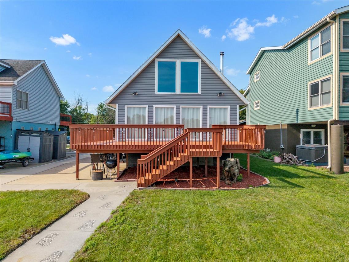 3403 S Shore Dr., Moline, IL 61265