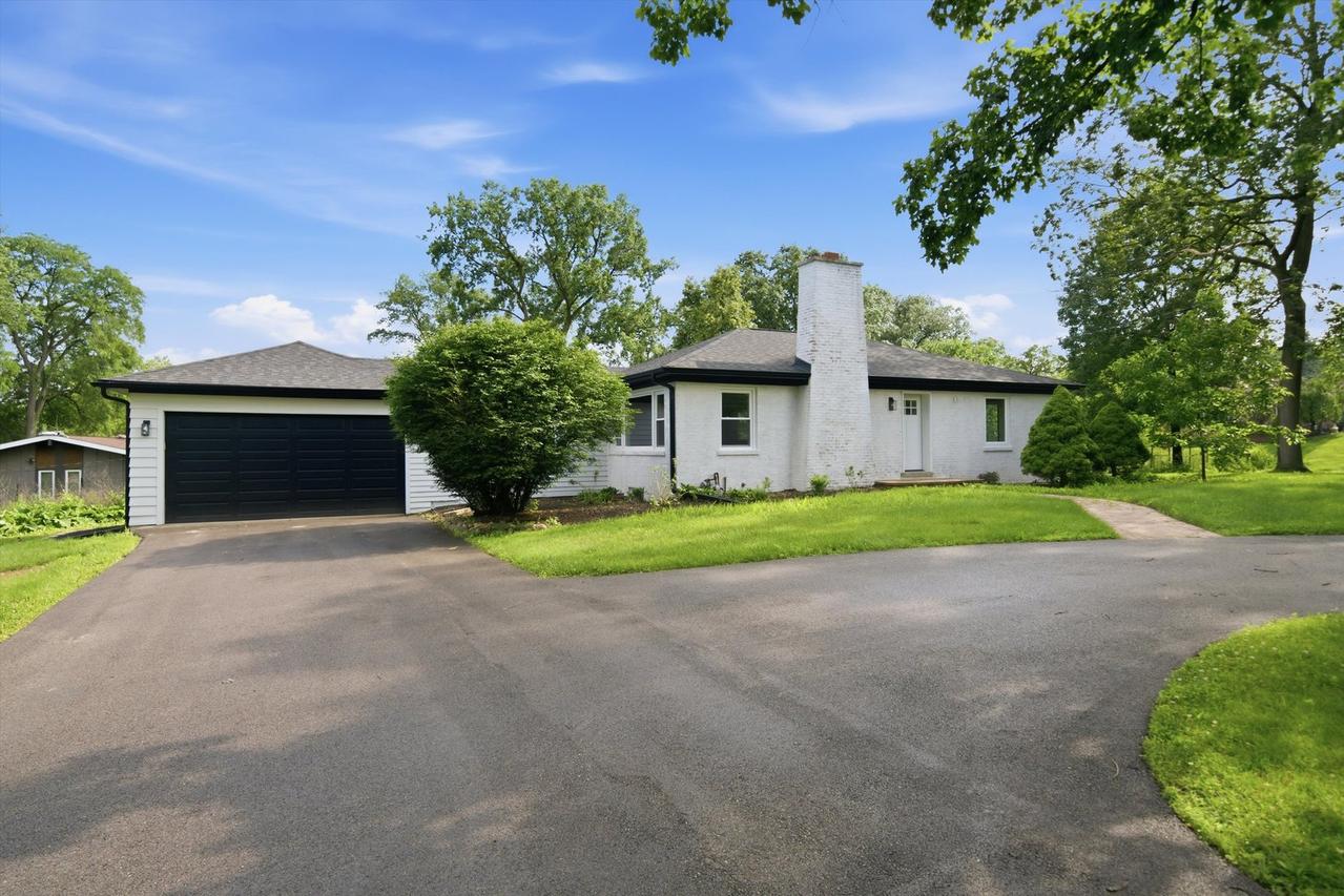 75 Brookdale Ln., Palatine, IL 60067