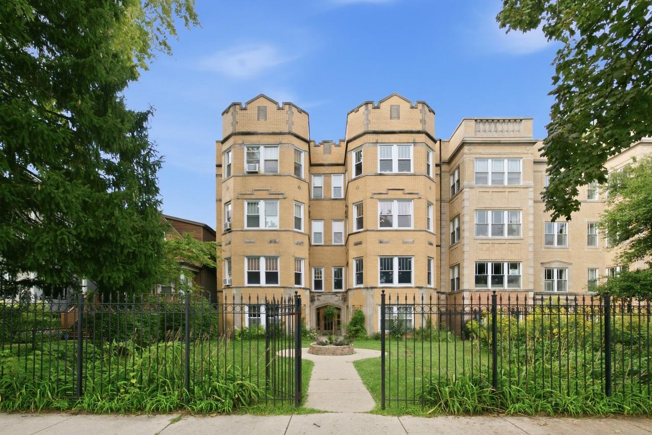 2640 W Logan Blvd. #102, Chicago, IL 60647