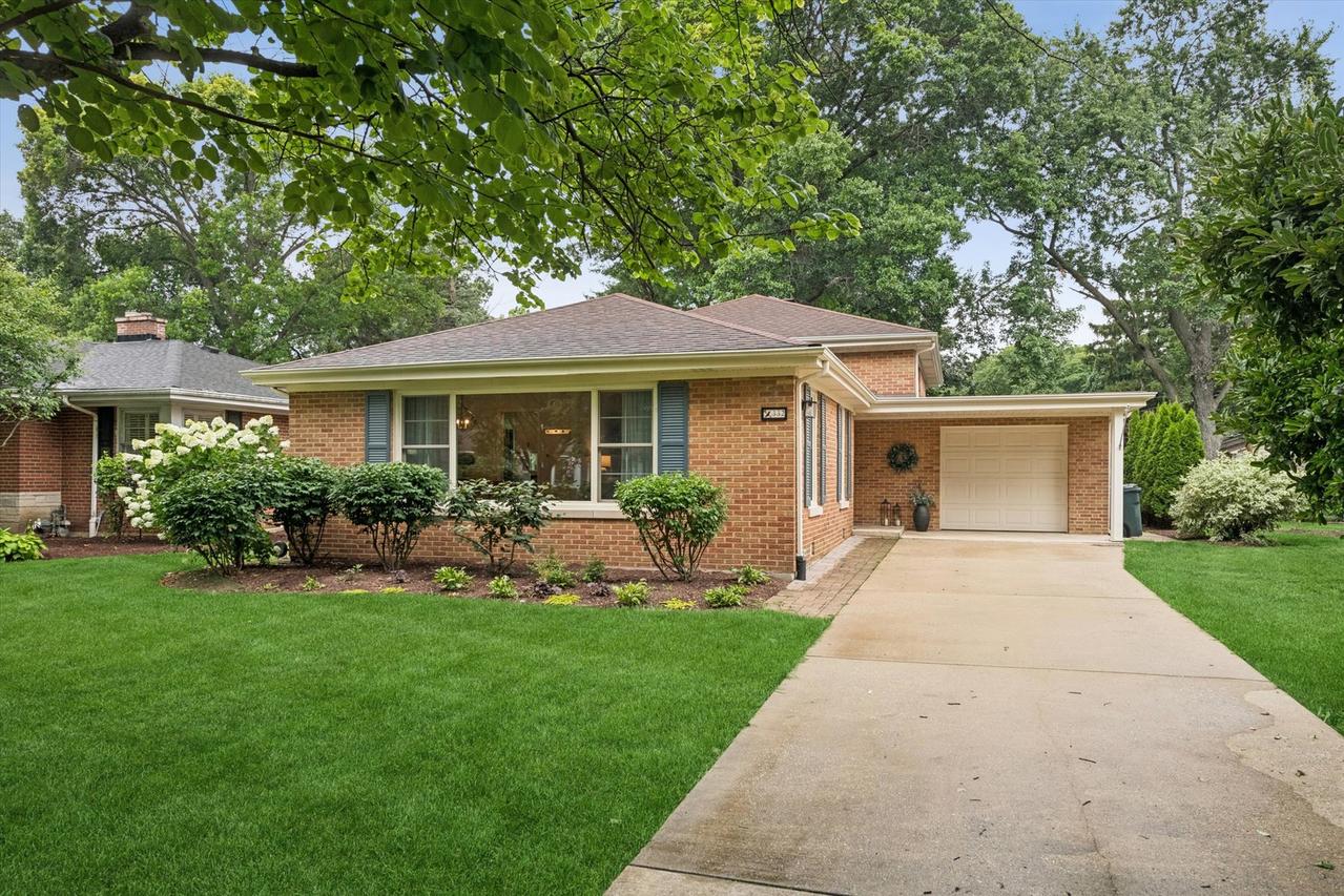 332 Scott Ave., Glen Ellyn, IL 60137