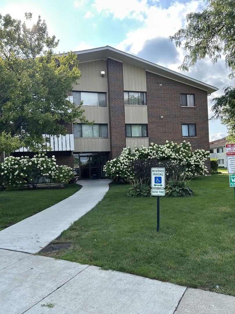 1000 Bayside Dr. #107, Palatine, IL 60074