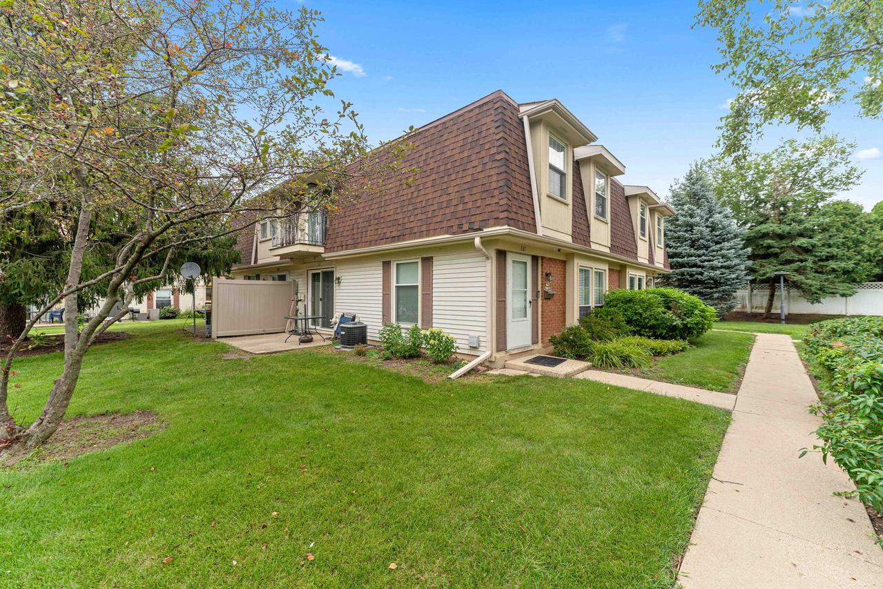 627 Shaw Ct., Schaumburg, IL 60194