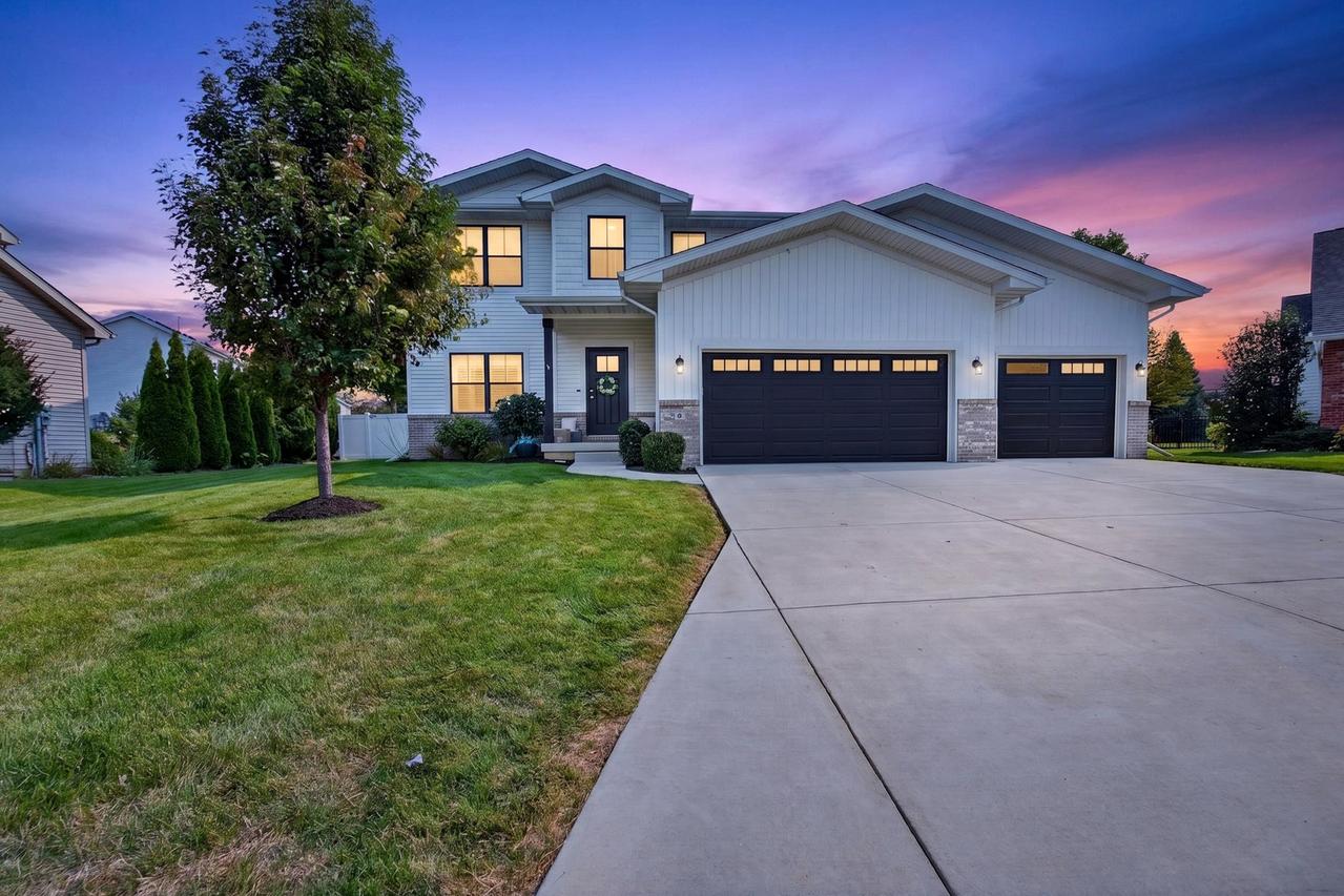 3 Flag Tree Ct., Bloomington, IL 61705
