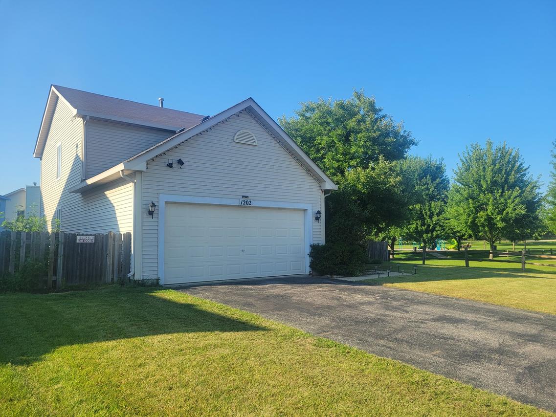 1202 E Greystone Dr., Round Lake Beach, IL 60073