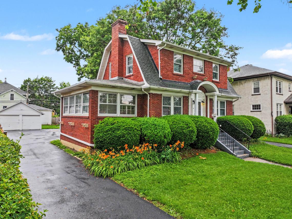 24 N Belmont Ave., Arlington Heights, IL 60004