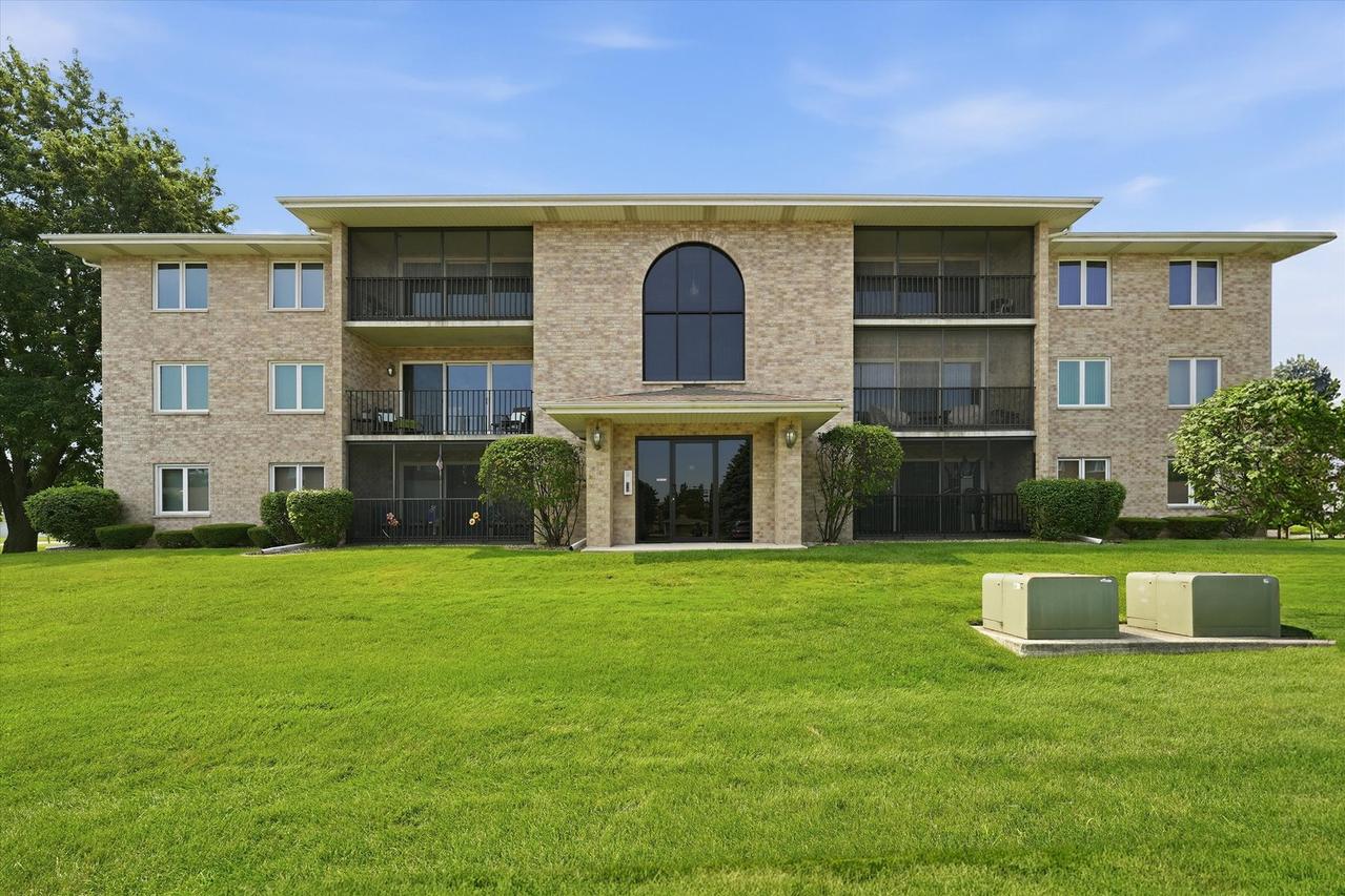4910 134th Ct. #101, Crestwood, IL 60418