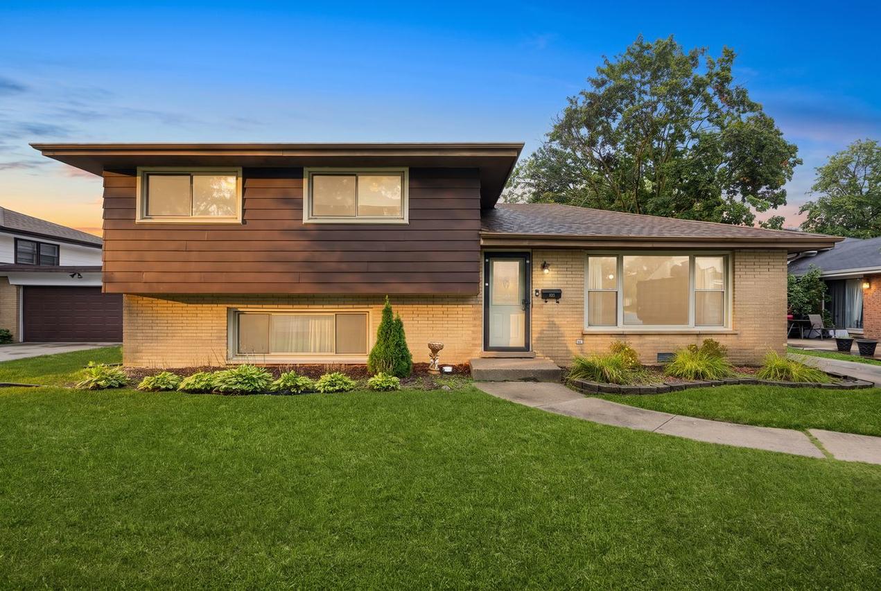 16728 Cottage Grove Ave., South Holland, IL 60473