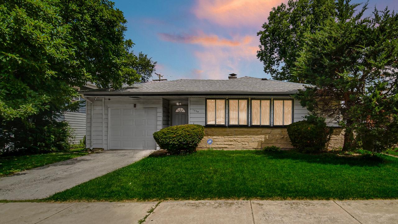 1228 E 151st St., Dolton, IL 60419
