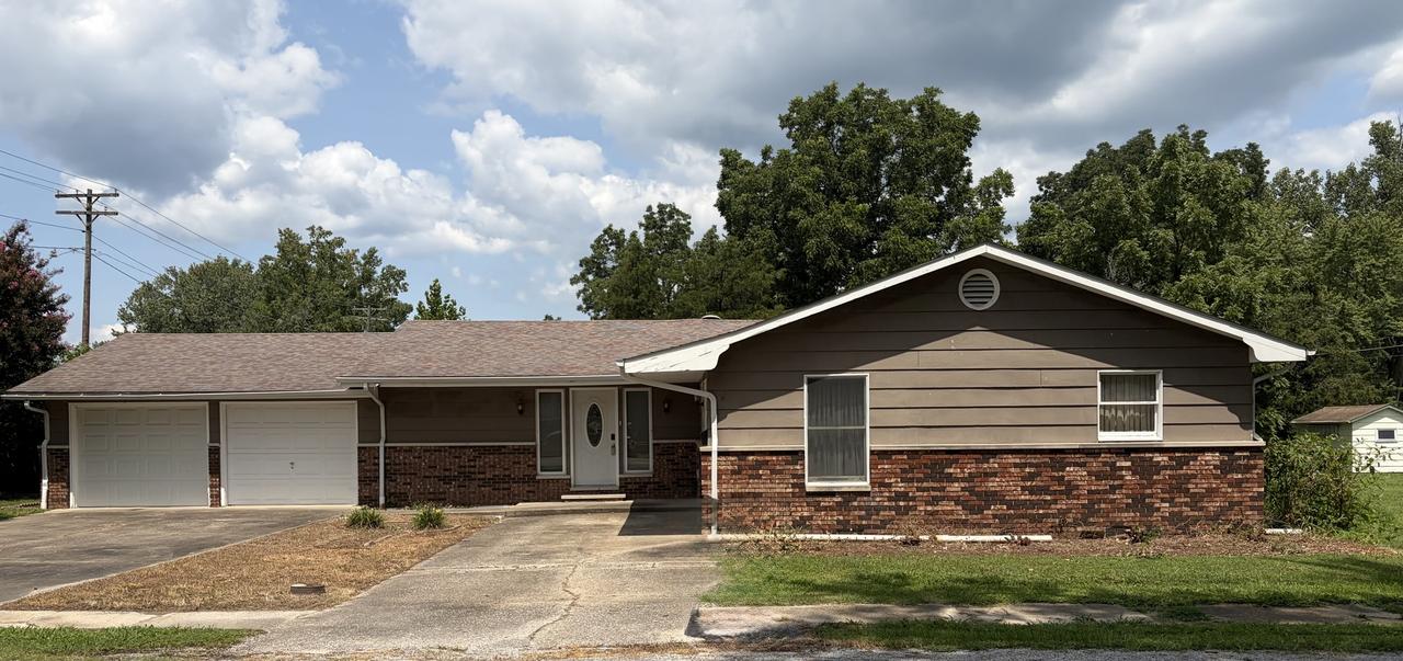 1303 E 4th St., West Frankfort, IL 62896