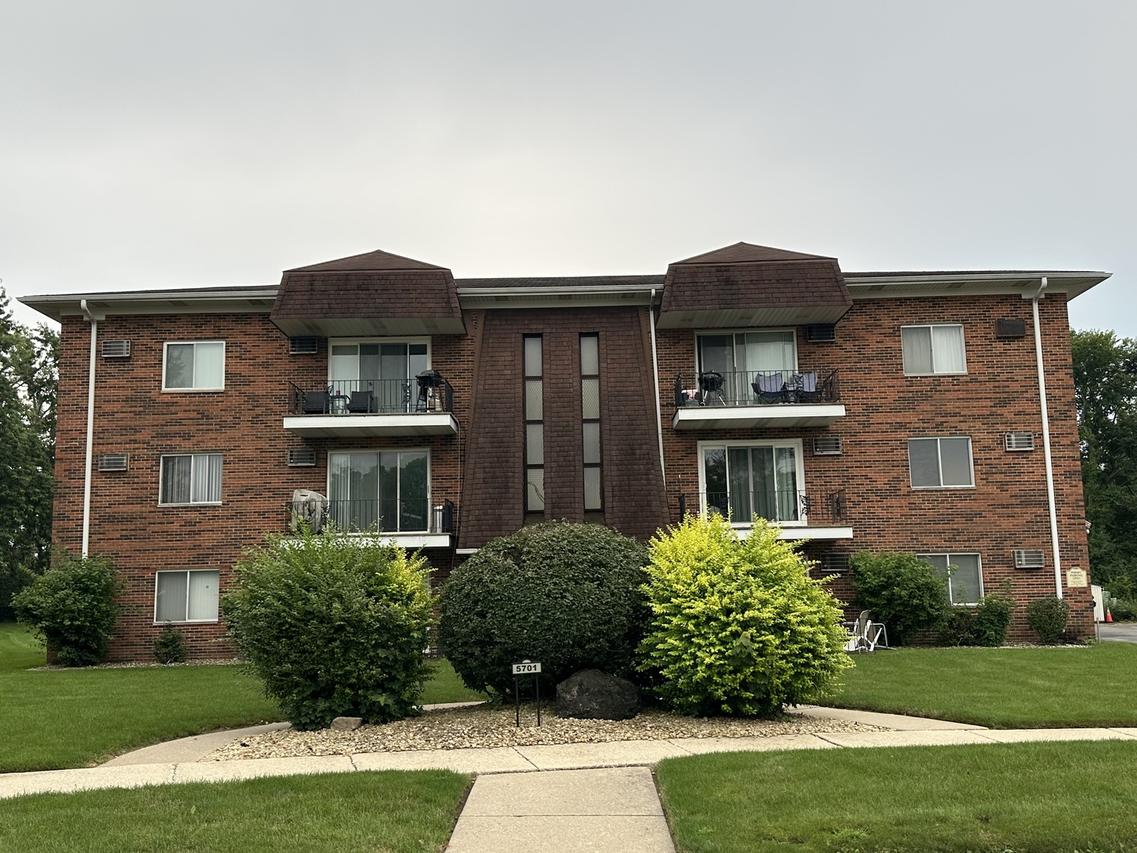 5701 129th St. #2C, Crestwood, IL 60418