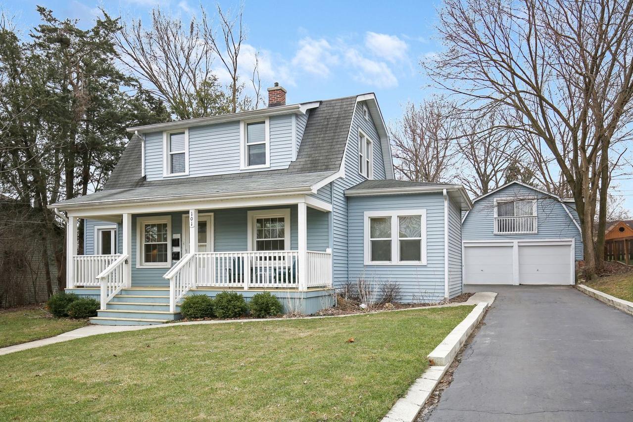 101 W Maple Ave., Roselle, IL 60172