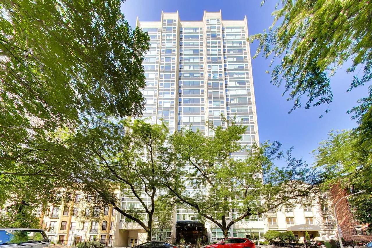 2728 N Hampden Ct. #210, Chicago, IL 60614