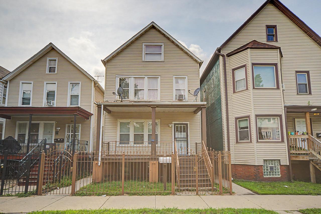 8220 S Houston Ave., Chicago, IL 60617