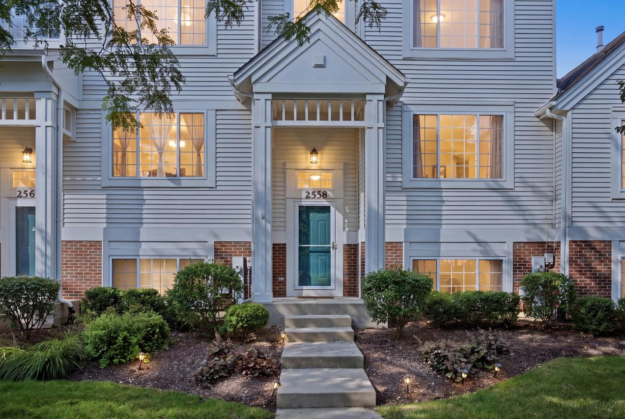 2558 Hatfield Ct., Elgin, IL 60123