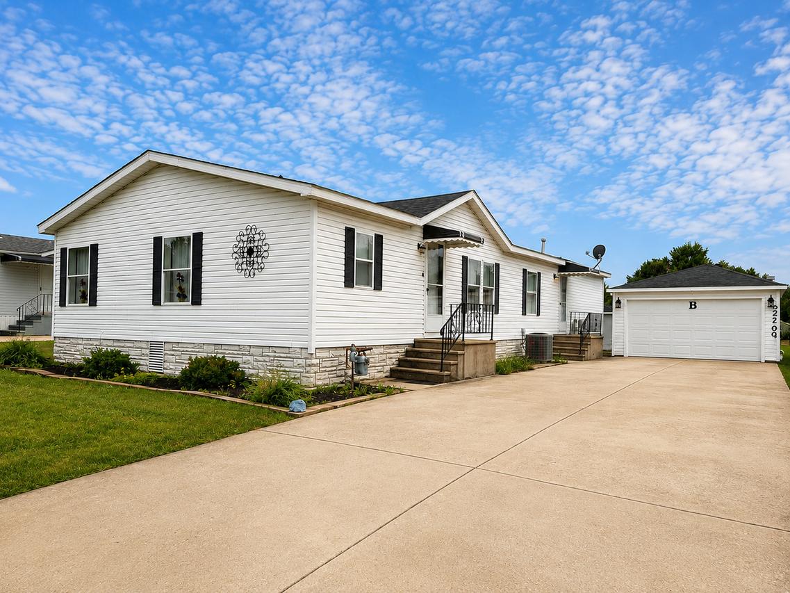 22700 S Foxfire Dr., Frankfort, IL 60423