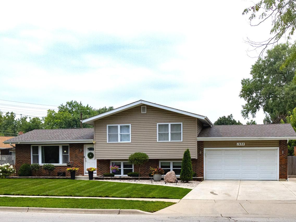 1484 Royal Blvd., Elgin, IL 60123