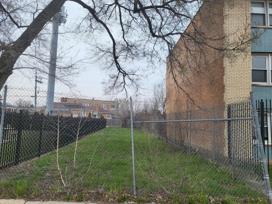 408 E 107th St., Chicago, IL 60628