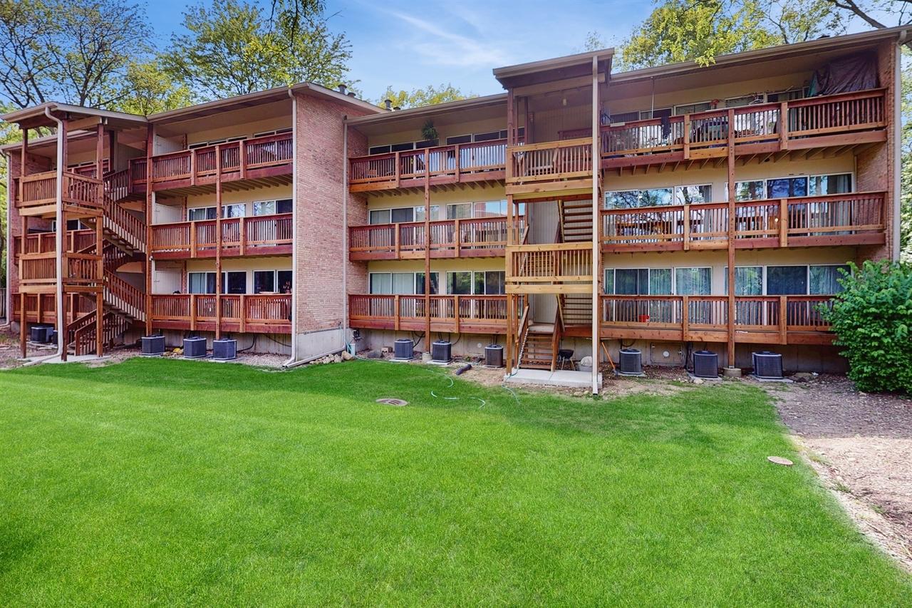5880 Forest View Rd. #C, Lisle, IL 60532