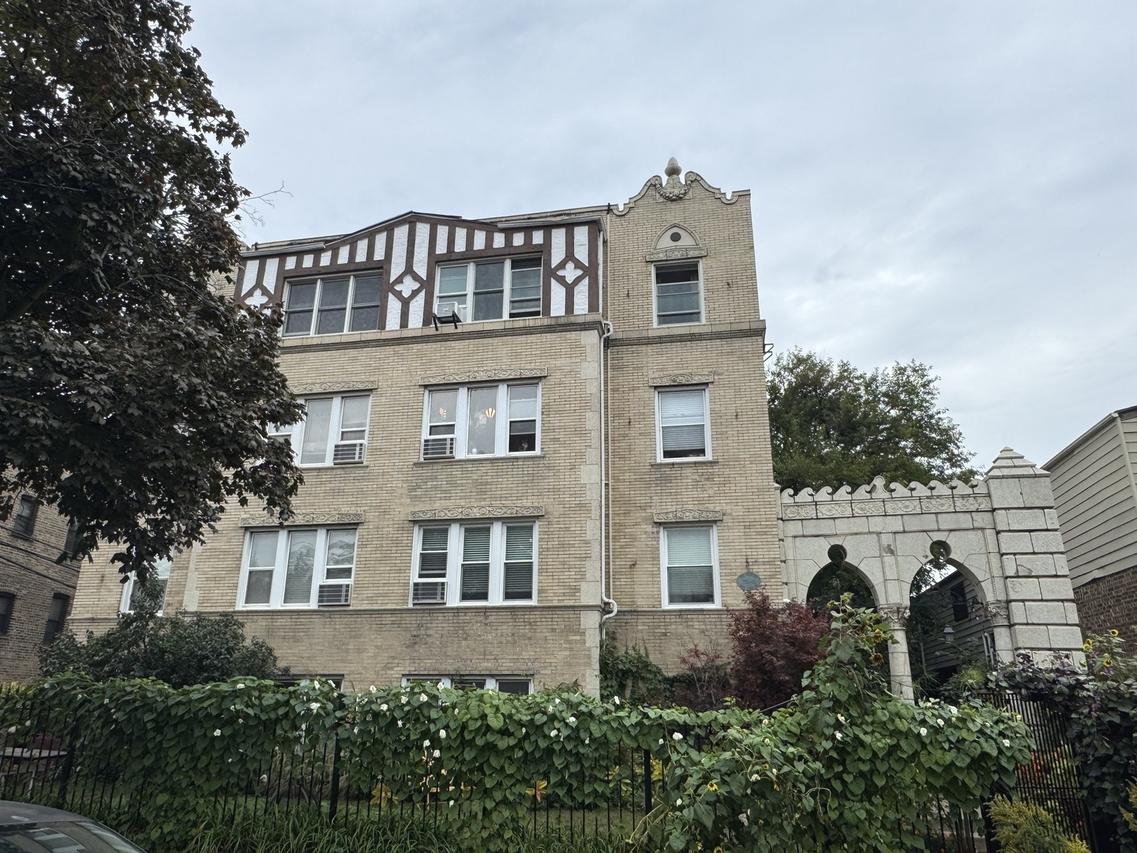1724 W Estes Ave. #1E, Chicago, IL 60626