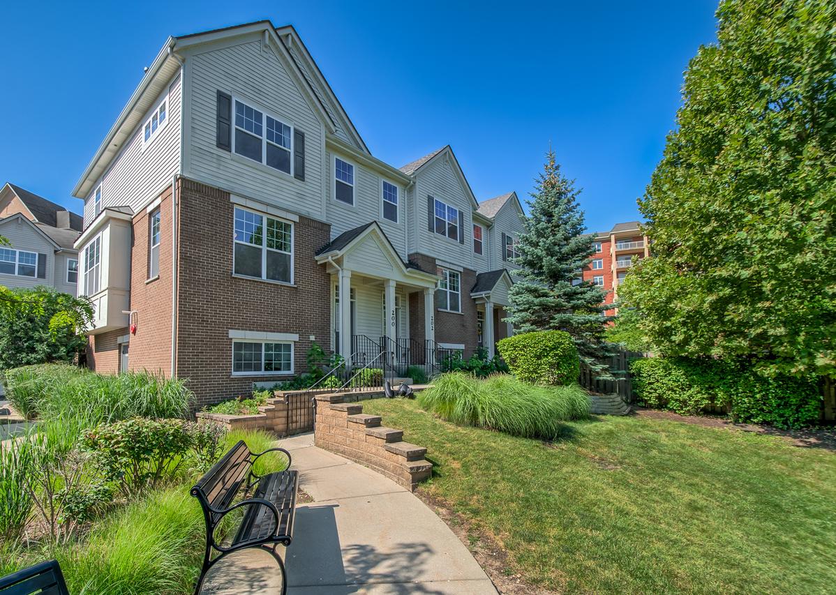 200 Concord Ct., Morton Grove, IL 60053