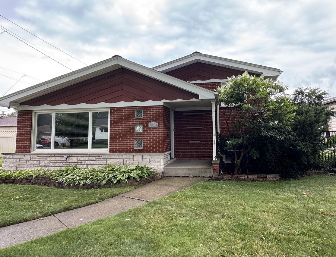 9834 S Kolmar Ave., Oak Lawn, IL 60453