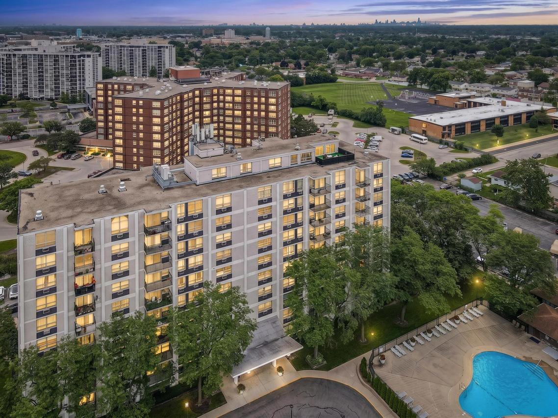 9001 Golf Rd. #10F, Des Plaines, IL 60016