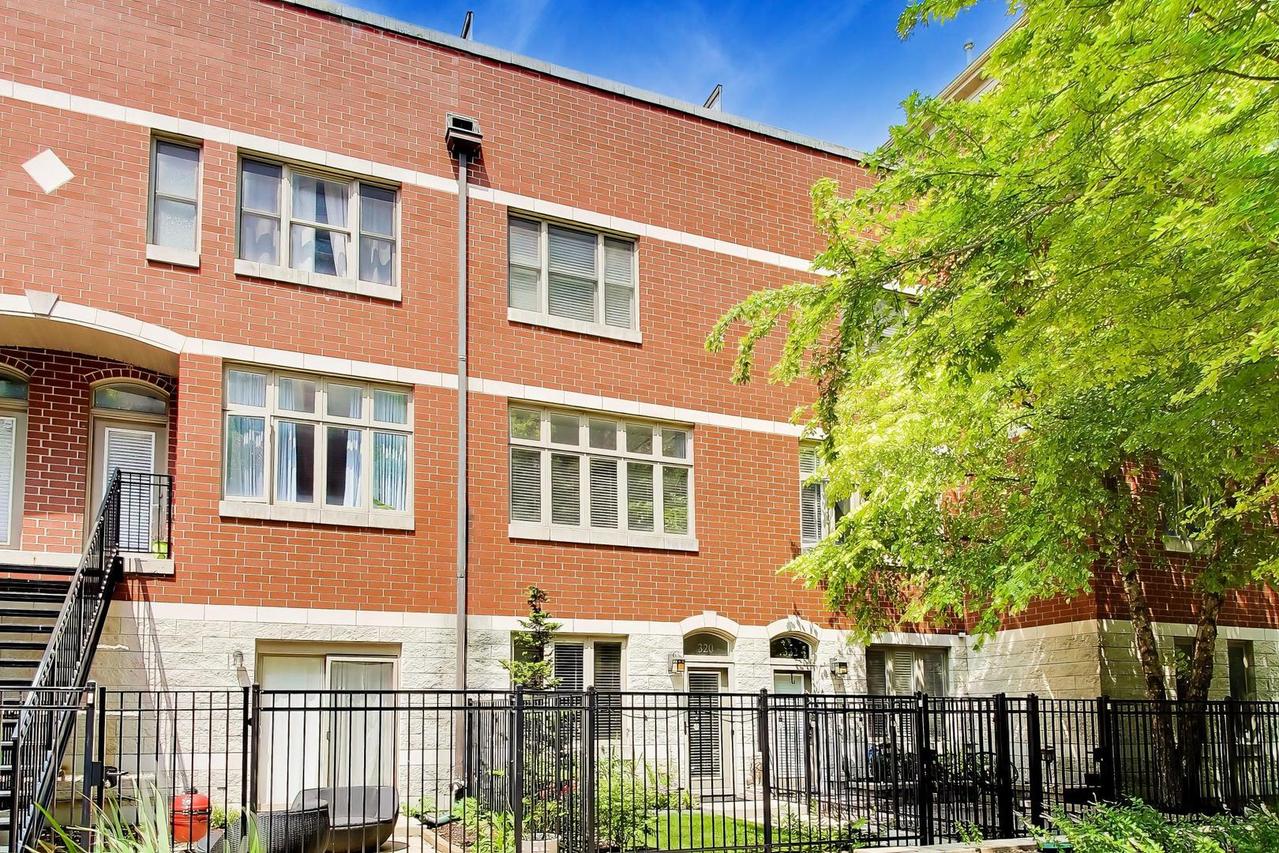 320 E 17th St., Chicago, IL 60616