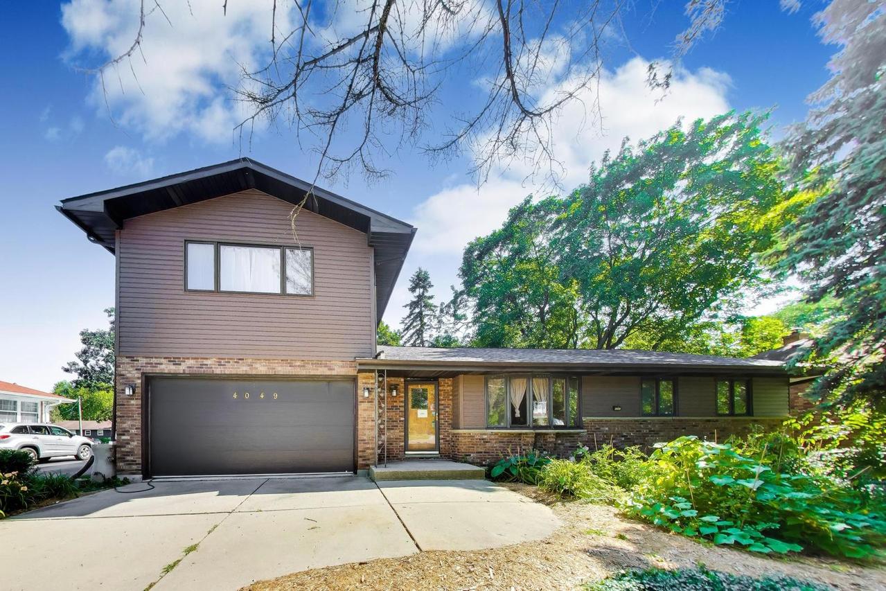 4049 Grandview Ave., Gurnee, IL 60031