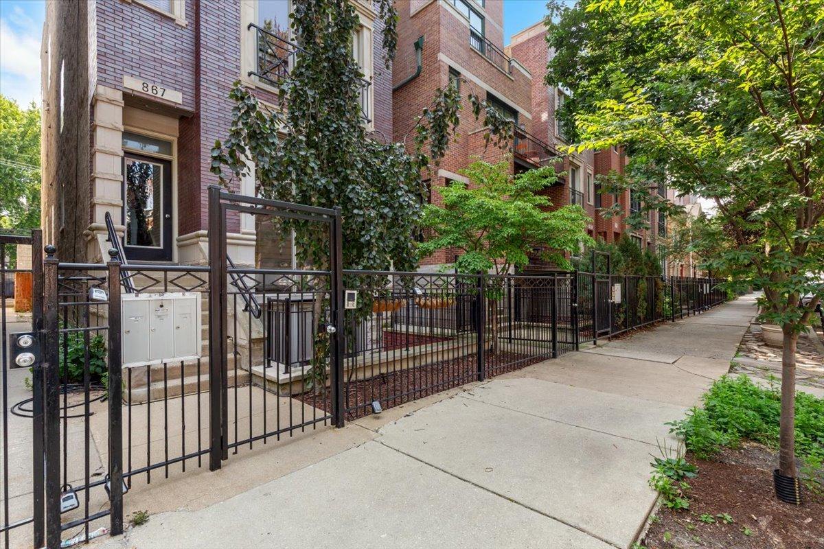 867 N Hermitage St. #3, Chicago, IL 60622