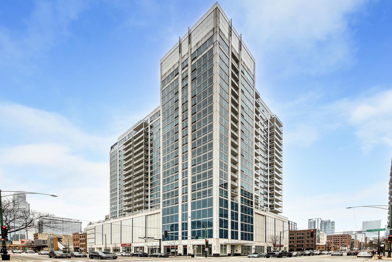 757 N Orleans St. #1704, Chicago, IL 60654