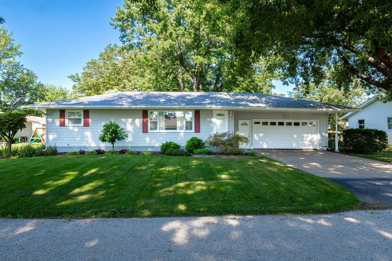 727 Hawthorne Ct., Geneseo, IL 61254
