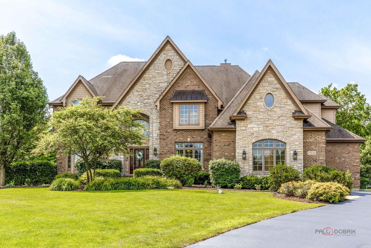 37W209 Deer Pond Ct., St. Charles, IL 60175