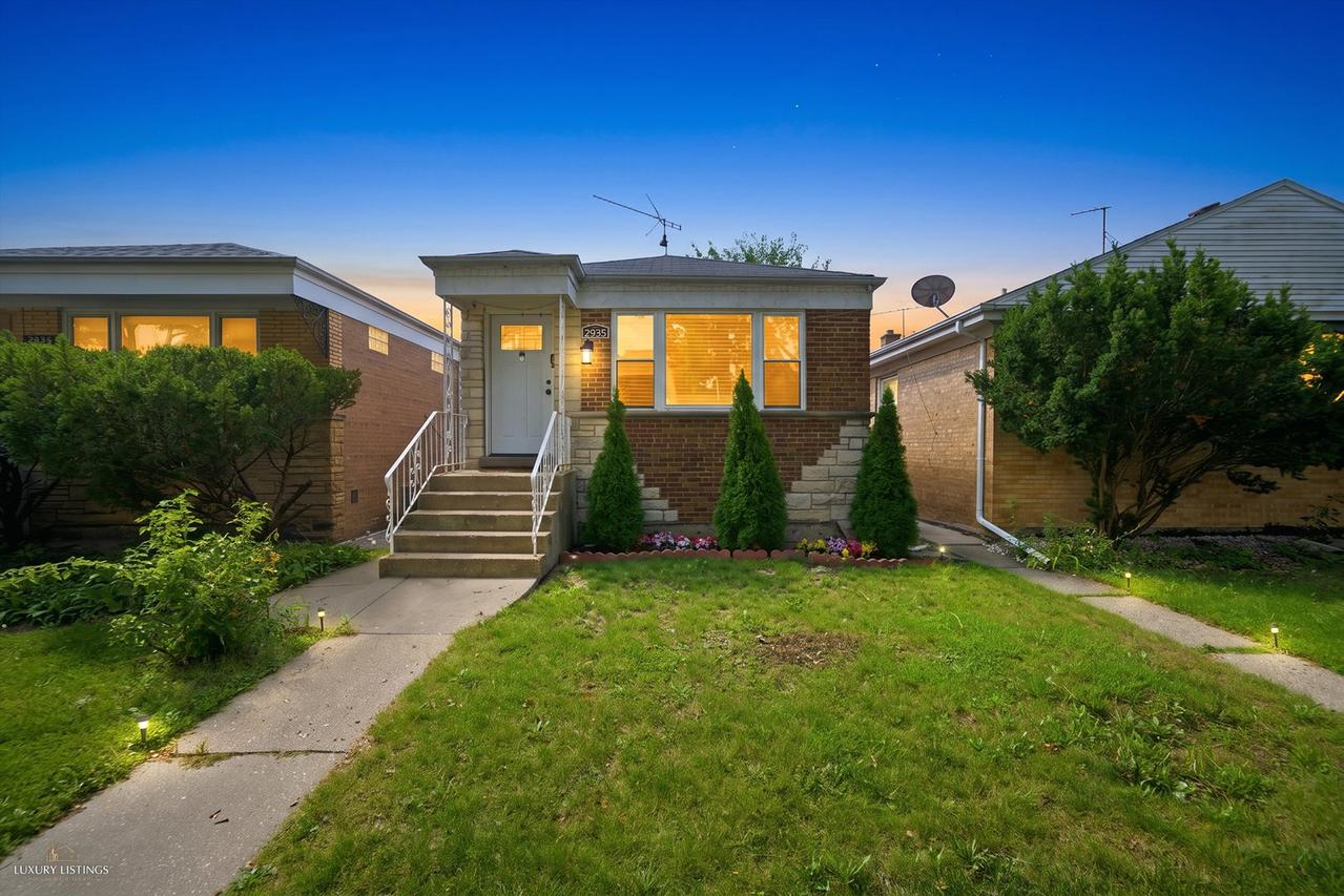 2935 W Howard St., Chicago, IL 60645