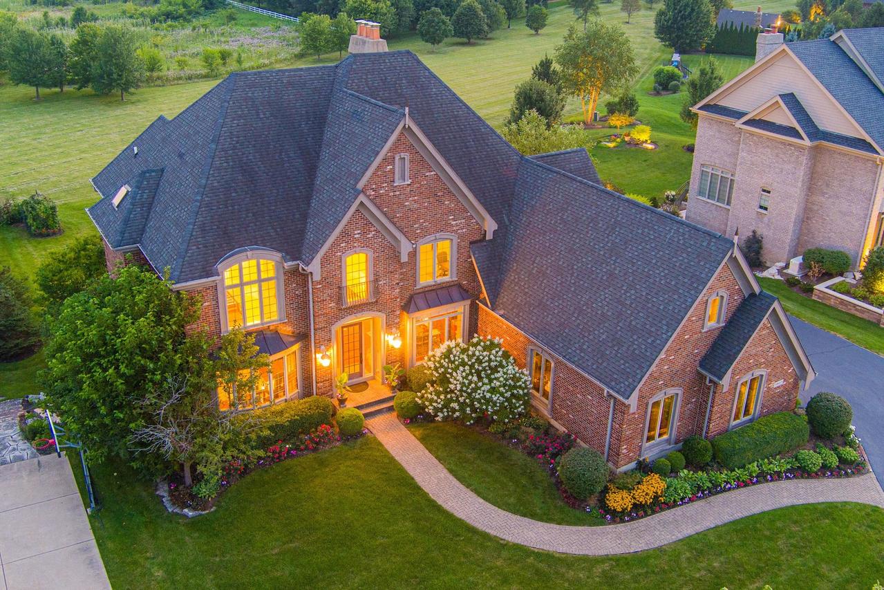 39W675 Goldenrod Dr., St. Charles, IL 60175